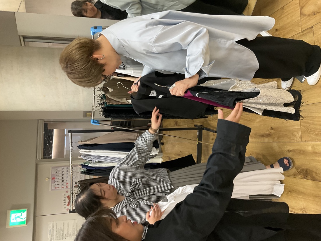 YON組 ショッピング同行の様子