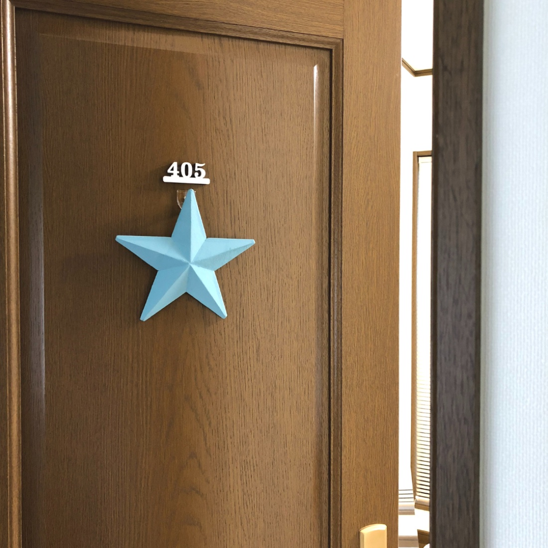 room405 サロン入口（405の星）
